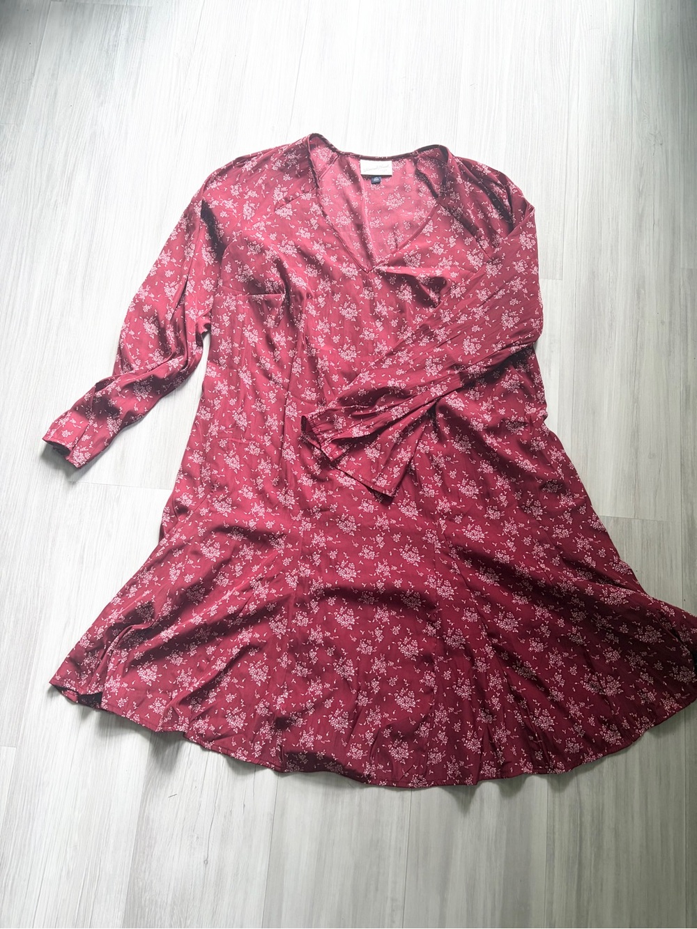 Universal Thread Red Floral V-Neck Long Sleeve Dress